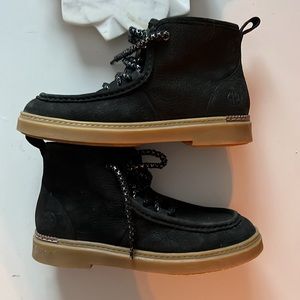 Cole Haan Women’s Size 9 All-Day Summit Chukka Bootie, Leather Upper in Black.